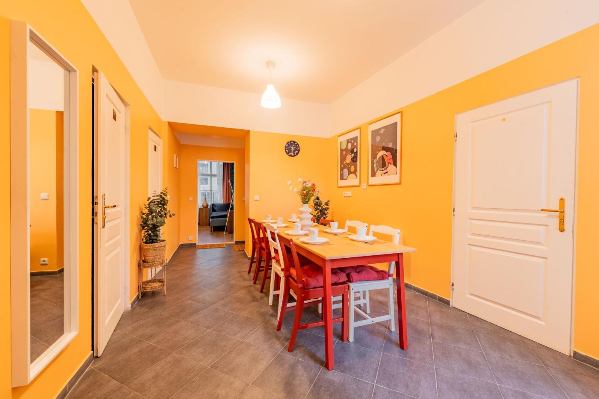 Stellar Female Hostel Прага Экстерьер фото