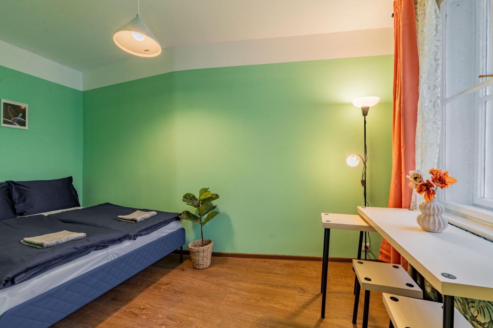 Stellar Female Hostel Прага Экстерьер фото