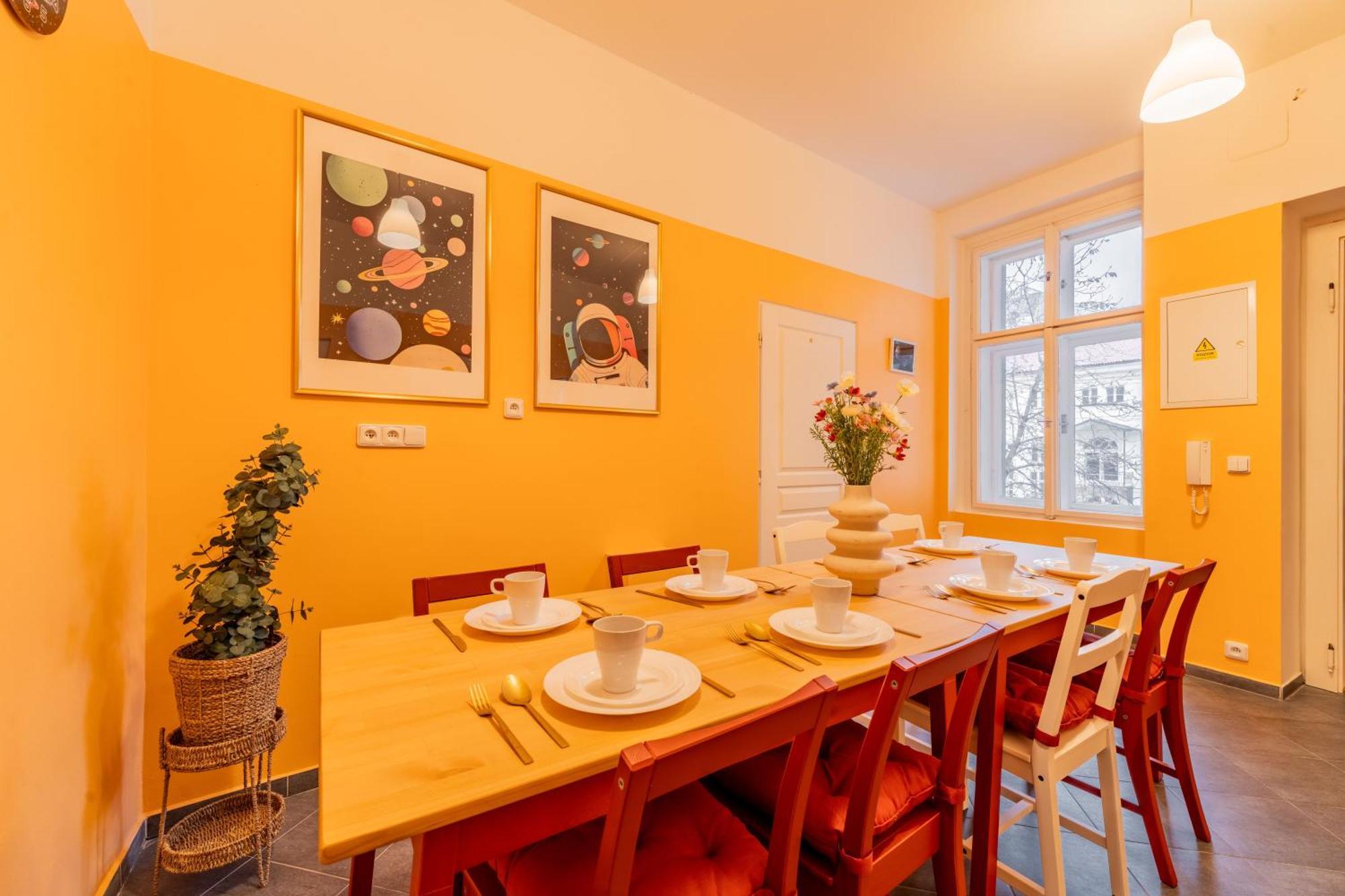 Stellar Female Hostel Прага Экстерьер фото