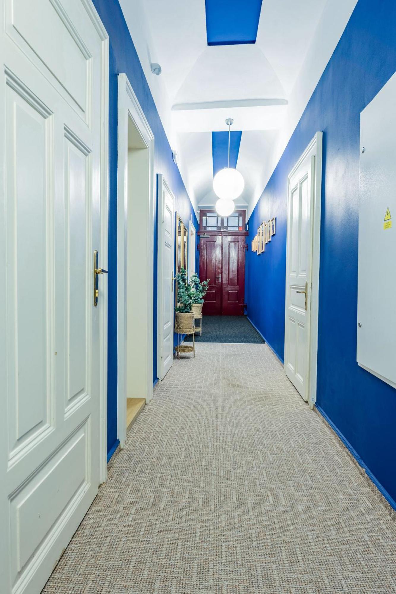 Stellar Female Hostel Прага Экстерьер фото