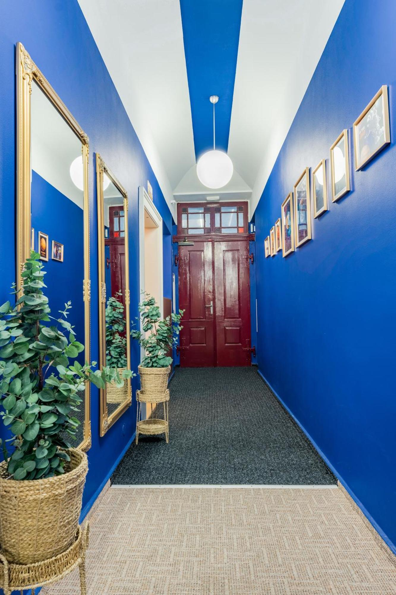 Stellar Female Hostel Прага Экстерьер фото
