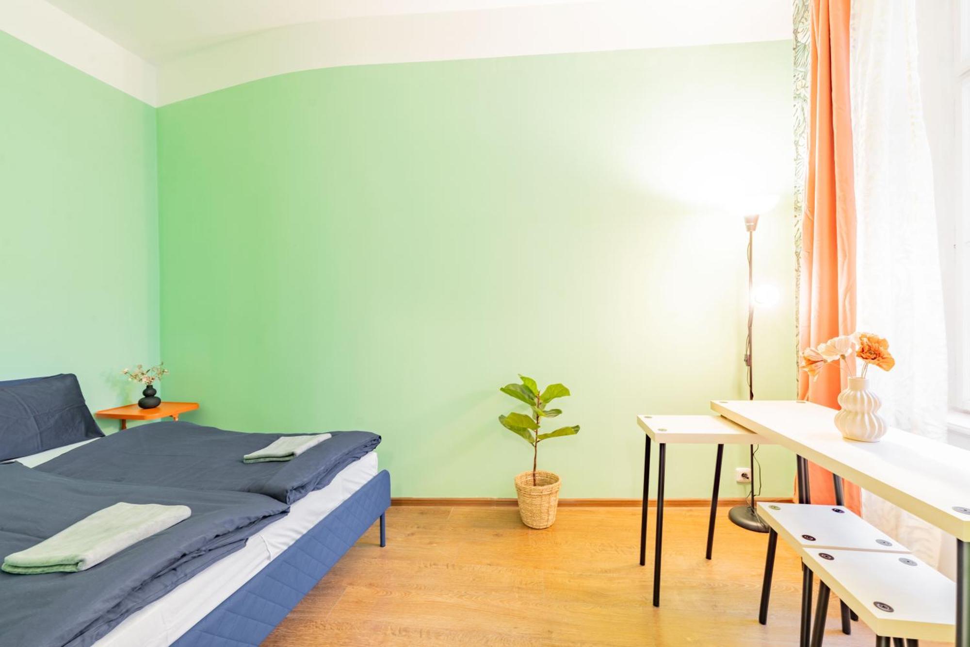 Stellar Female Hostel Прага Экстерьер фото
