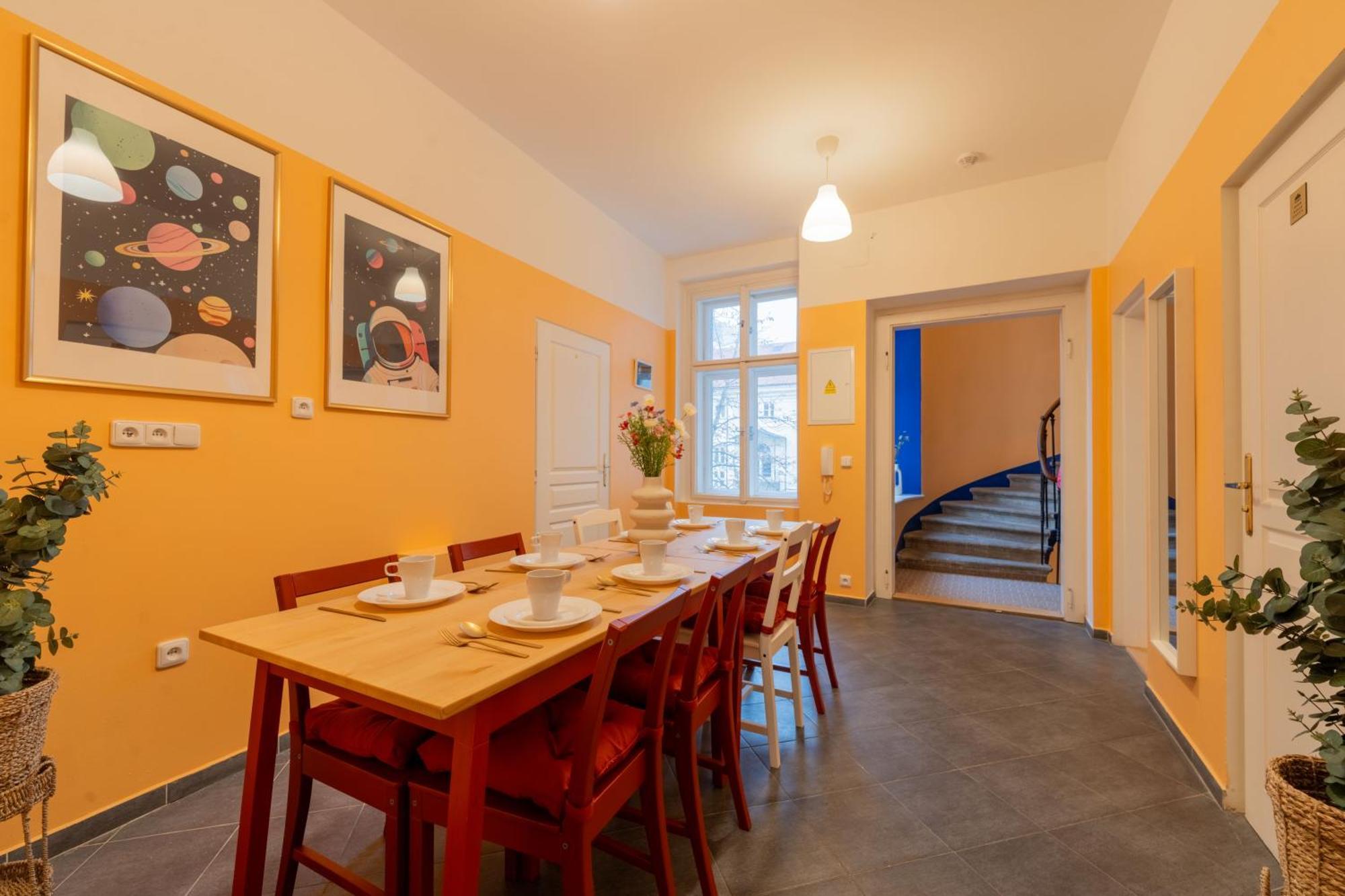 Stellar Female Hostel Прага Экстерьер фото