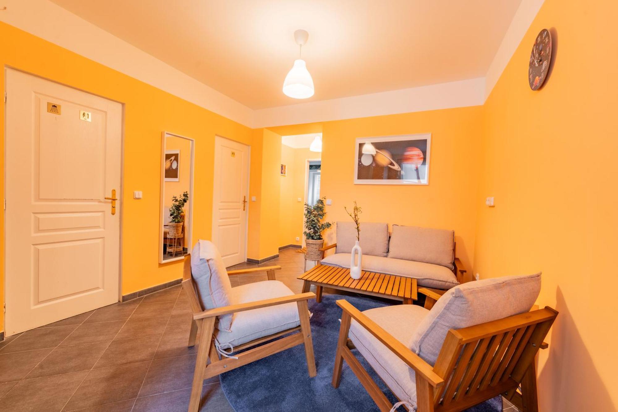 Stellar Female Hostel Прага Экстерьер фото