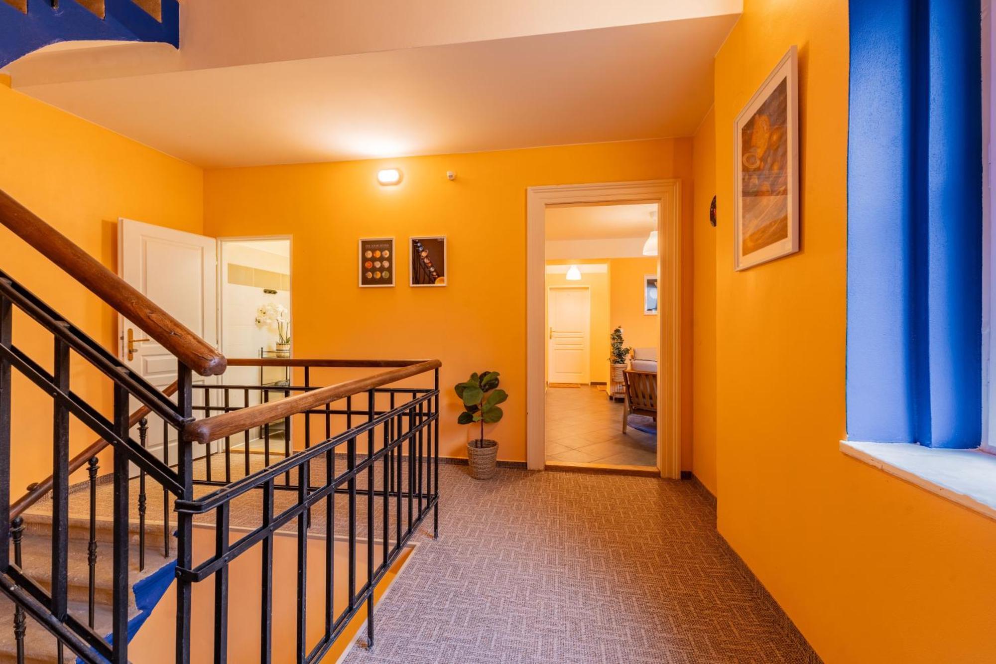 Stellar Female Hostel Прага Экстерьер фото