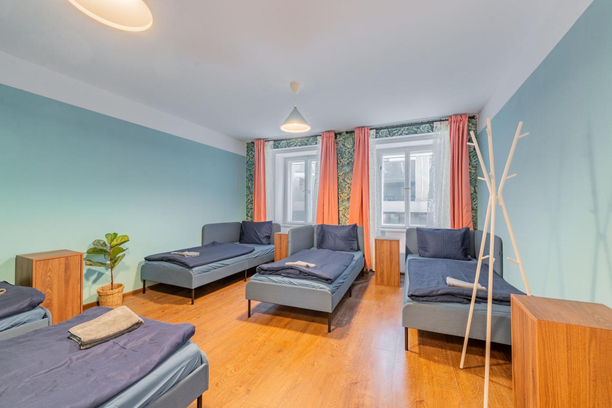 Stellar Female Hostel Прага Экстерьер фото