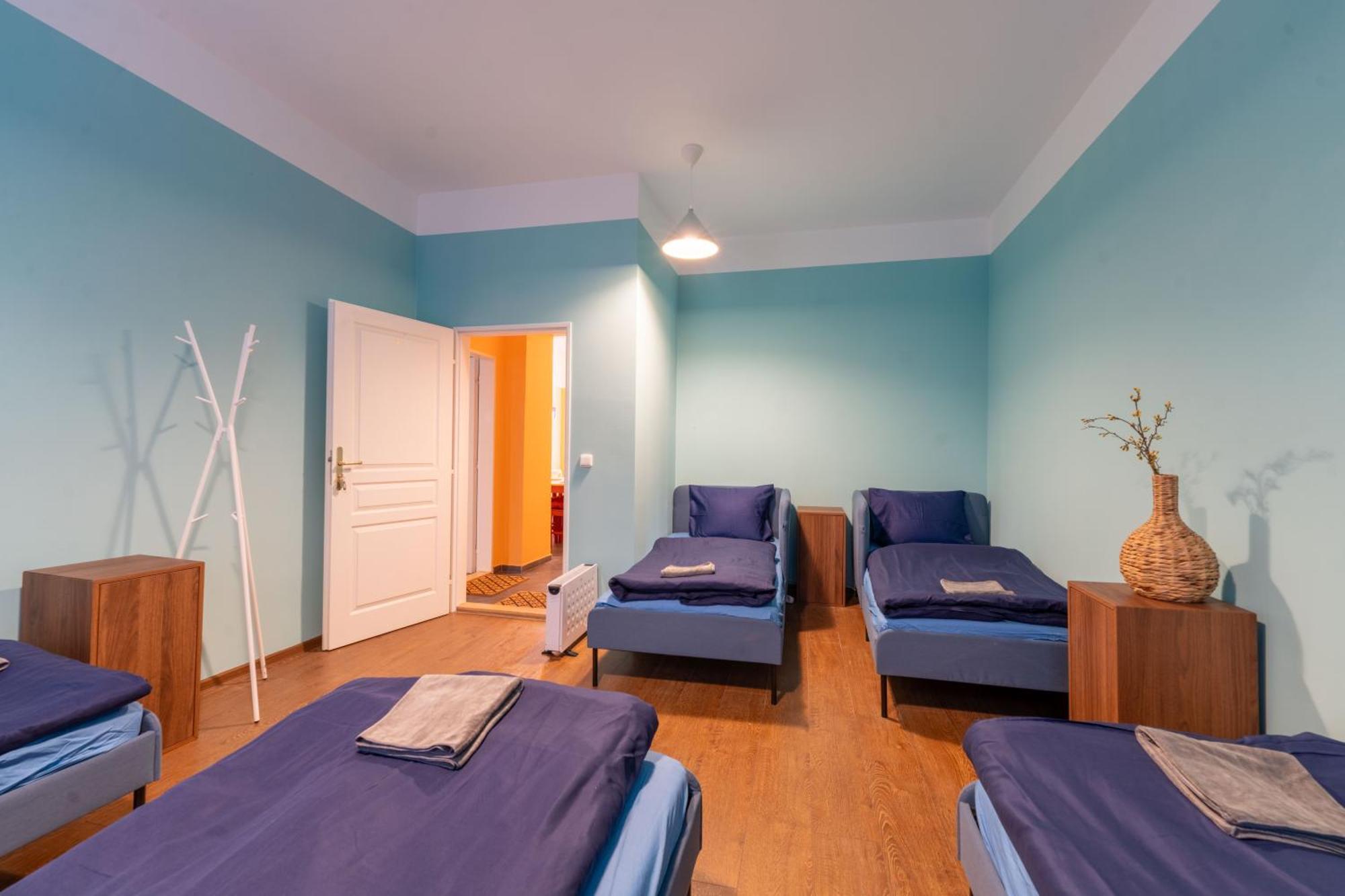 Stellar Female Hostel Прага Экстерьер фото