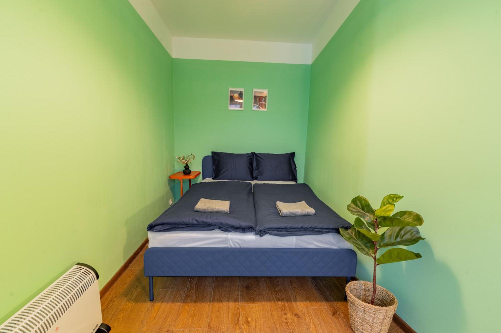 Stellar Female Hostel Прага Экстерьер фото