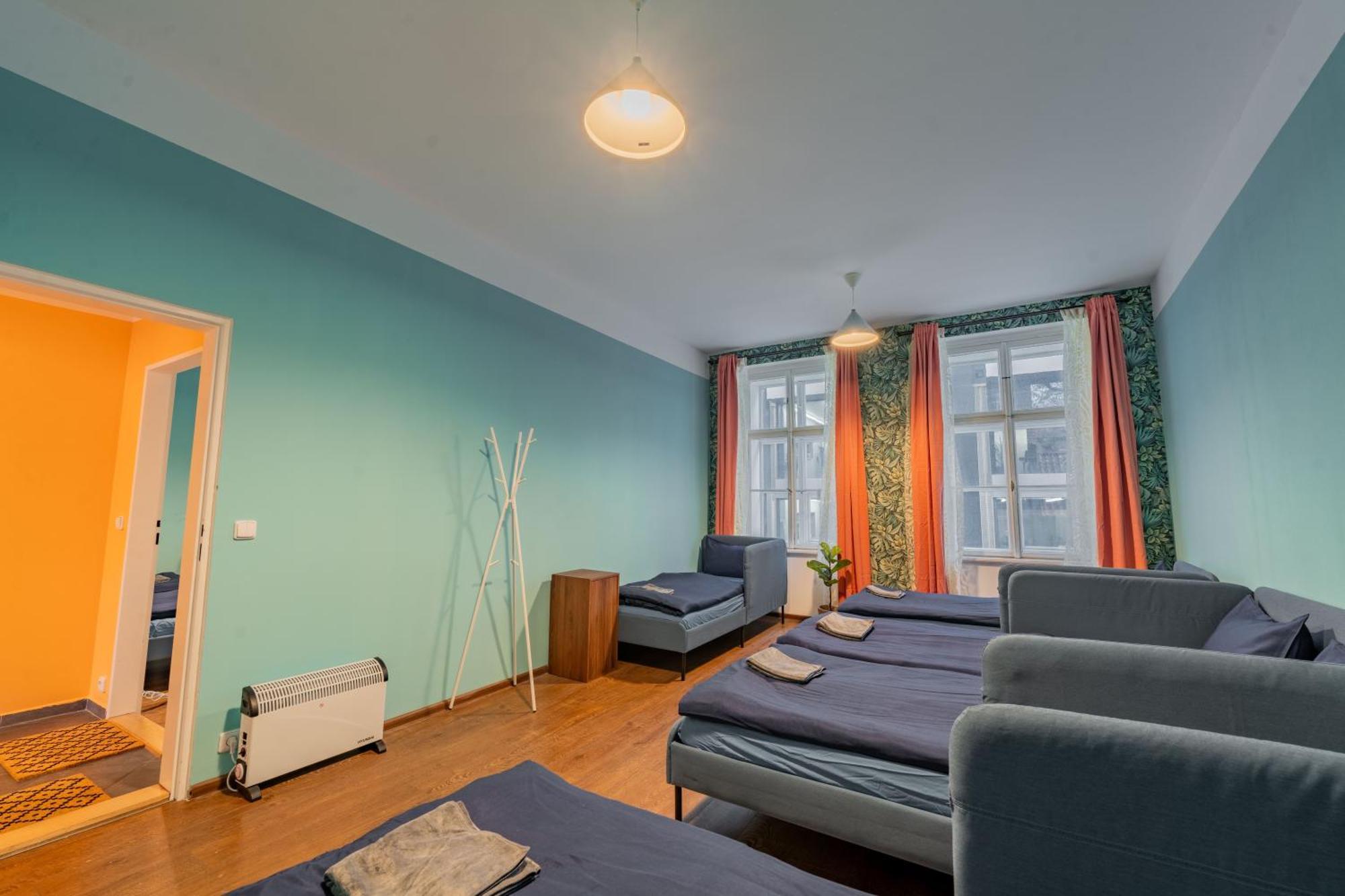 Stellar Female Hostel Прага Экстерьер фото