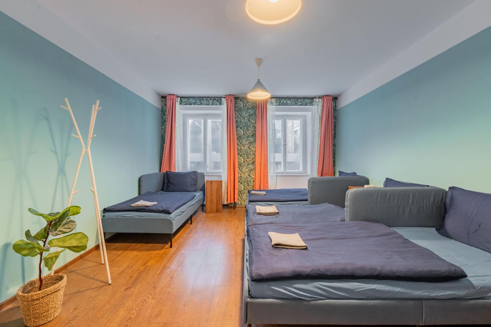 Stellar Female Hostel Прага Экстерьер фото