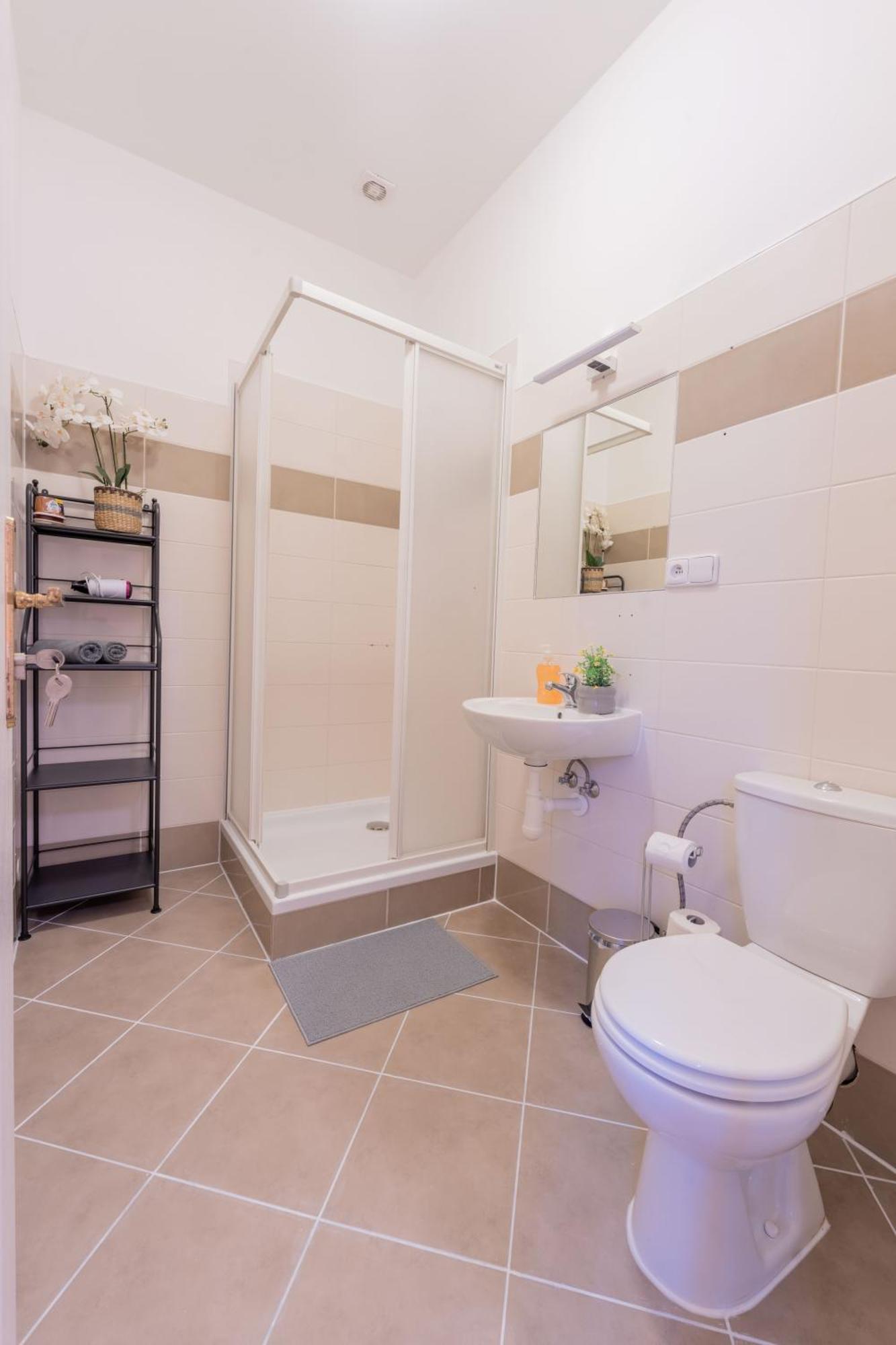 Stellar Female Hostel Прага Экстерьер фото