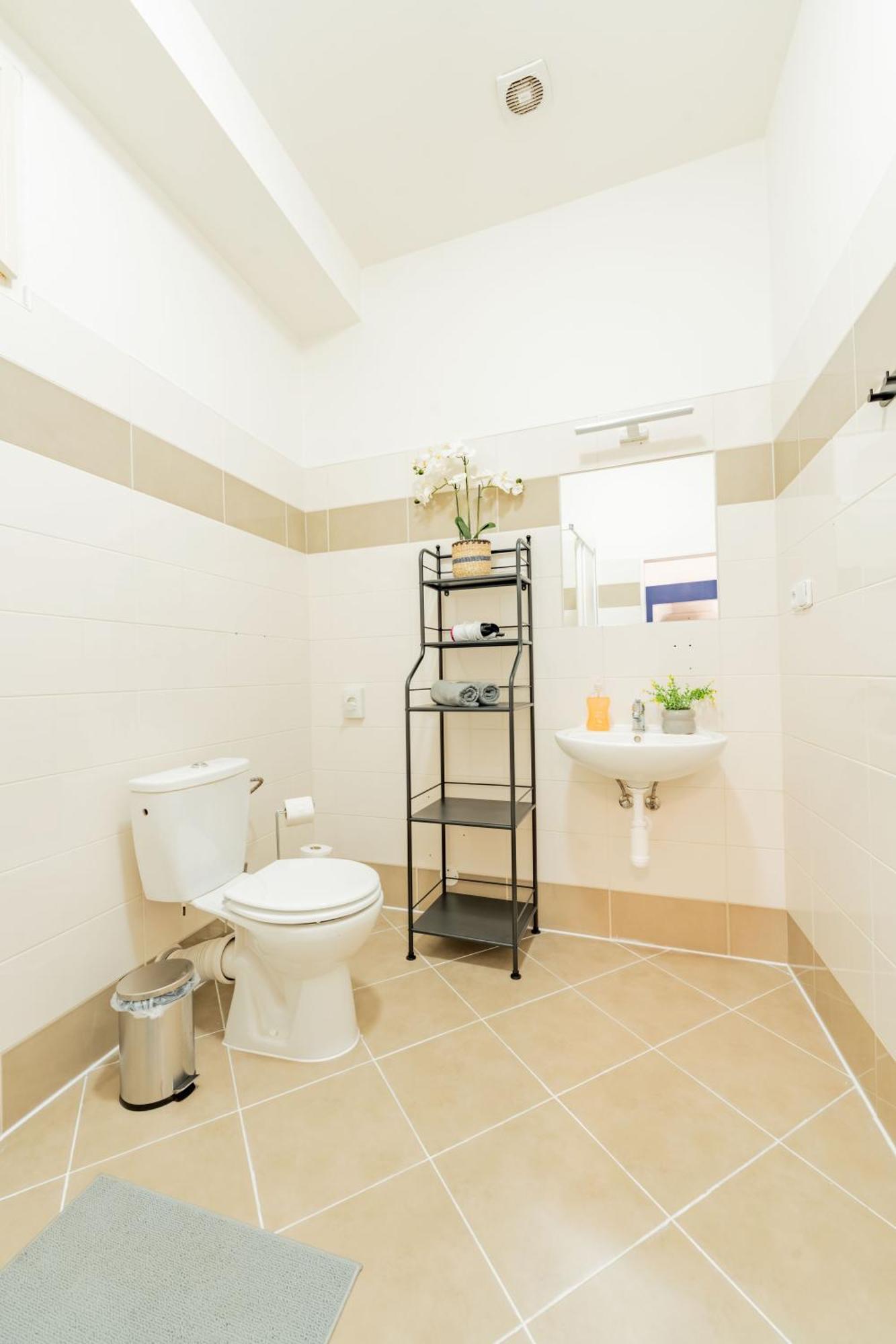 Stellar Female Hostel Прага Экстерьер фото