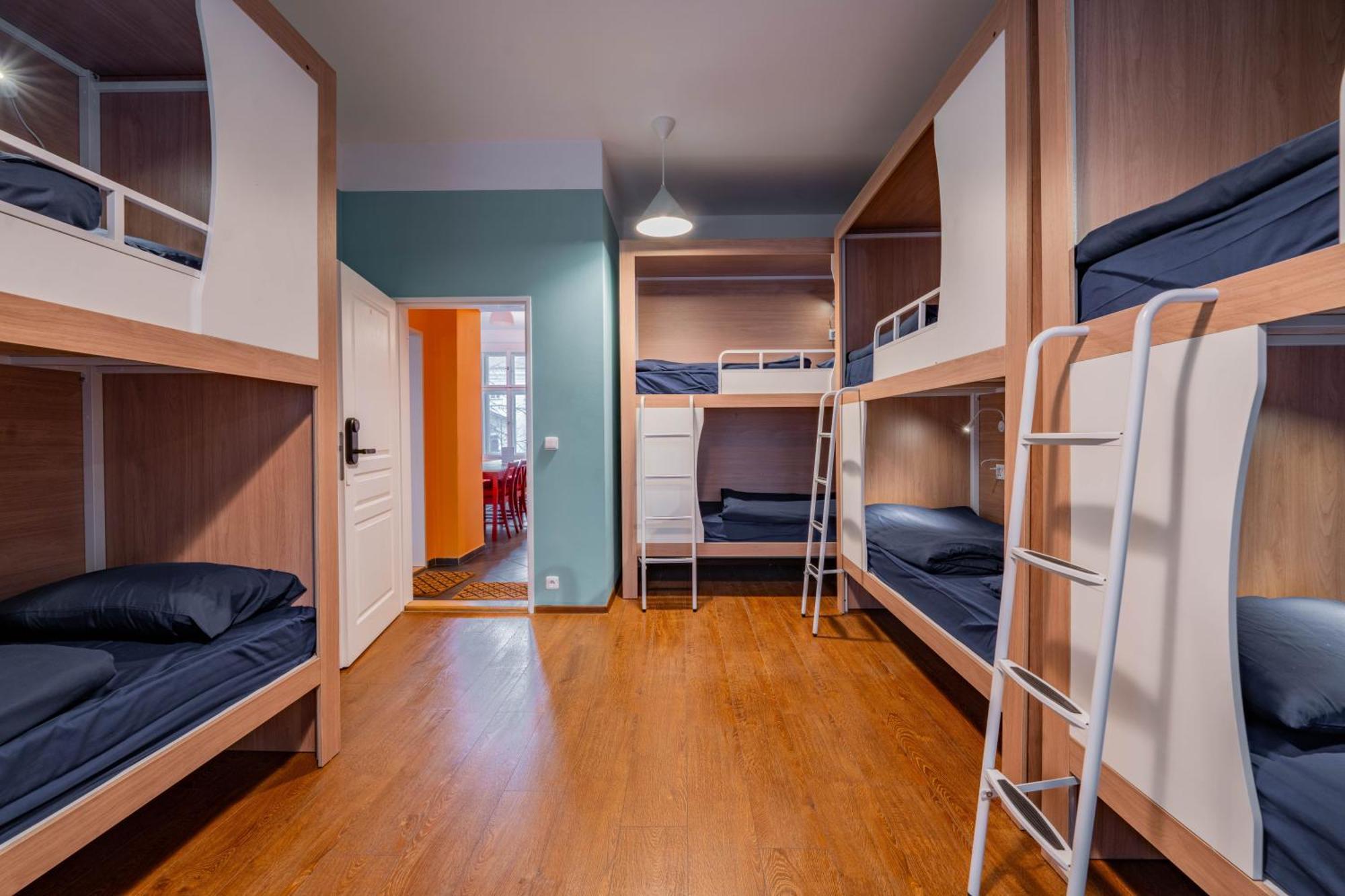 Stellar Female Hostel Прага Экстерьер фото